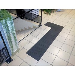 Dalles podotactiles d'éveil à la vigilance auto-adhésives intérieures Clarion - 815 x 400 mm - finition noir
