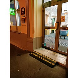 Rampe fixe caoutchouc 600x300x75mm pour accès ou protection rail portail
